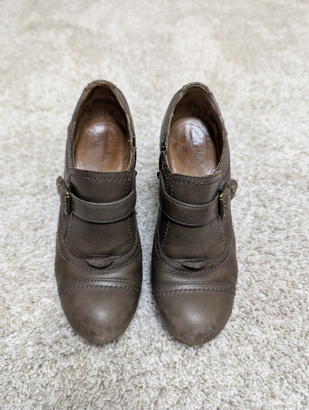Clarks Indigo "Town Edge" leather ankle booties - Size 6